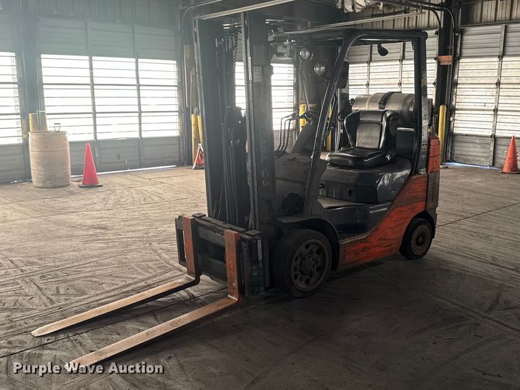 Toyota 8FGCU25 forklift