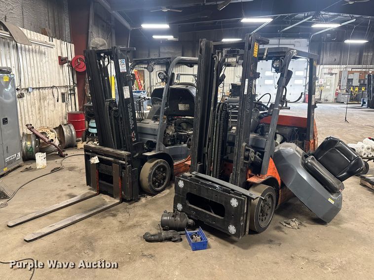(2) Toyota forklifts