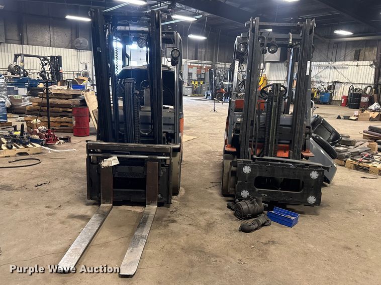 image for item EQ5019 (2) Toyota forklifts