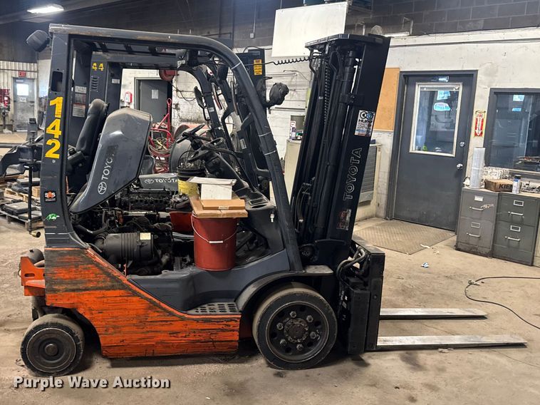 image for item EQ5019 (2) Toyota forklifts