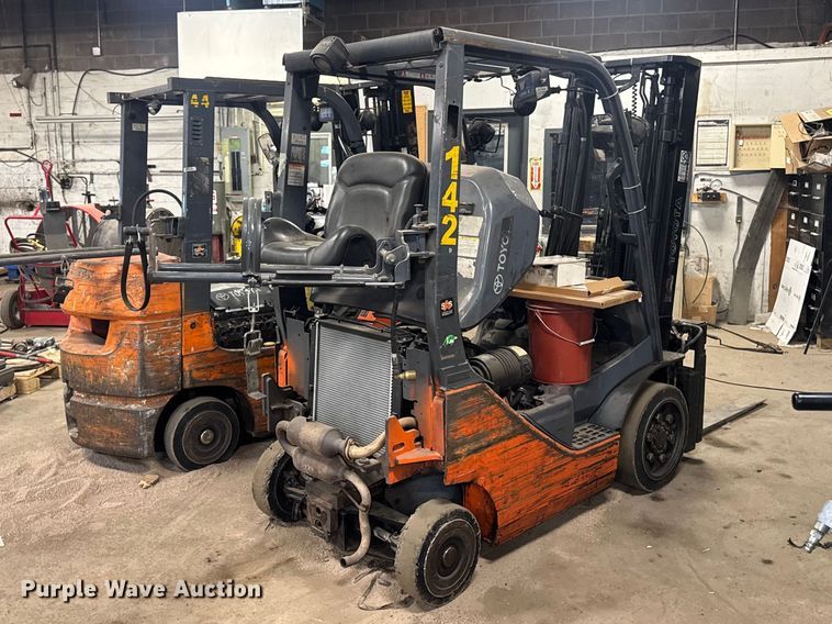 image for item EQ5019 (2) Toyota forklifts