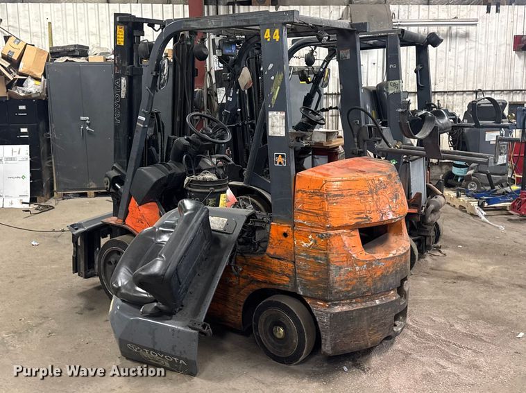 image for item EQ5019 (2) Toyota forklifts