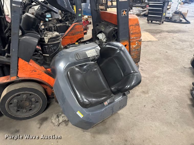 image for item EQ5019 (2) Toyota forklifts