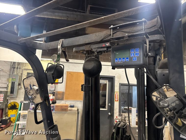 image for item EQ5019 (2) Toyota forklifts