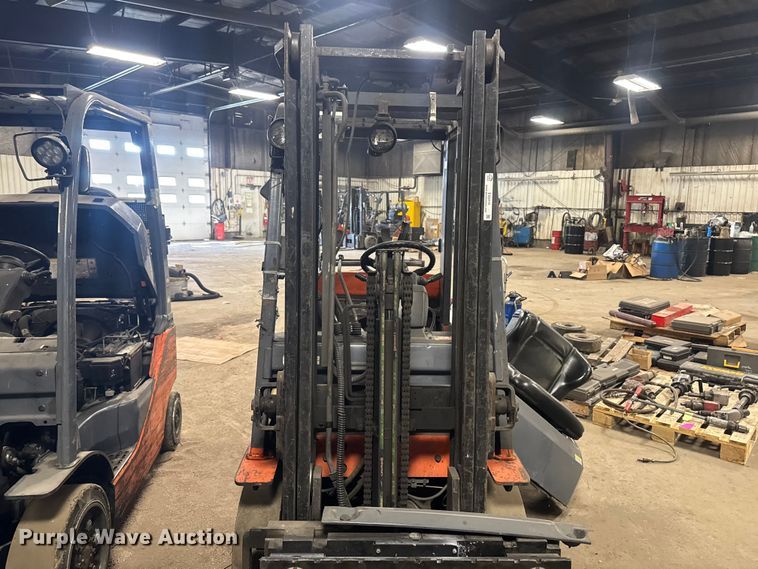 image for item EQ5019 (2) Toyota forklifts
