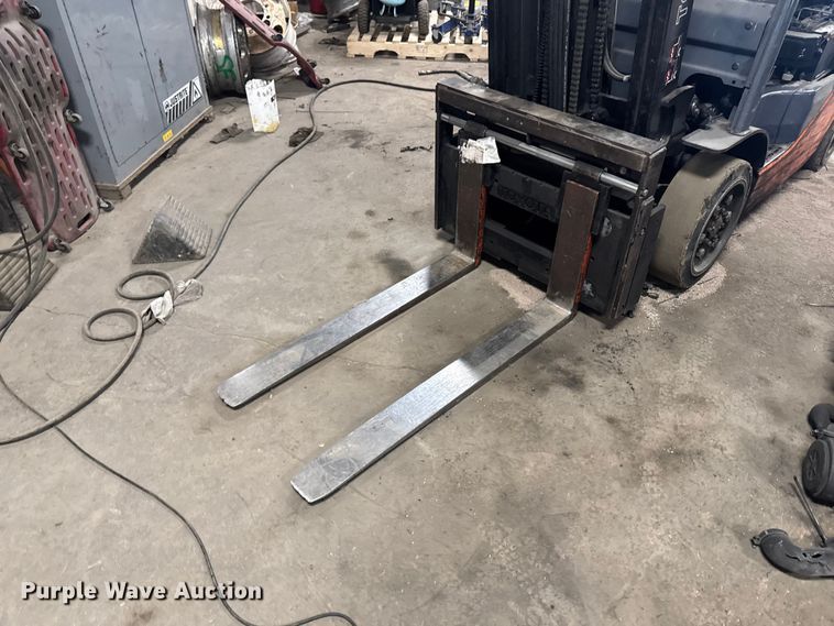 image for item EQ5019 (2) Toyota forklifts