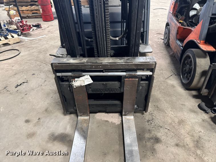 image for item EQ5019 (2) Toyota forklifts