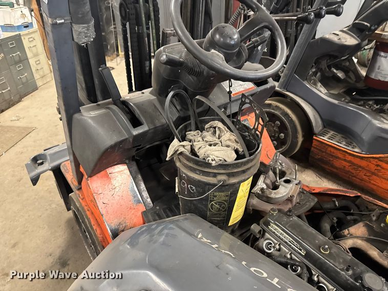 image for item EQ5019 (2) Toyota forklifts