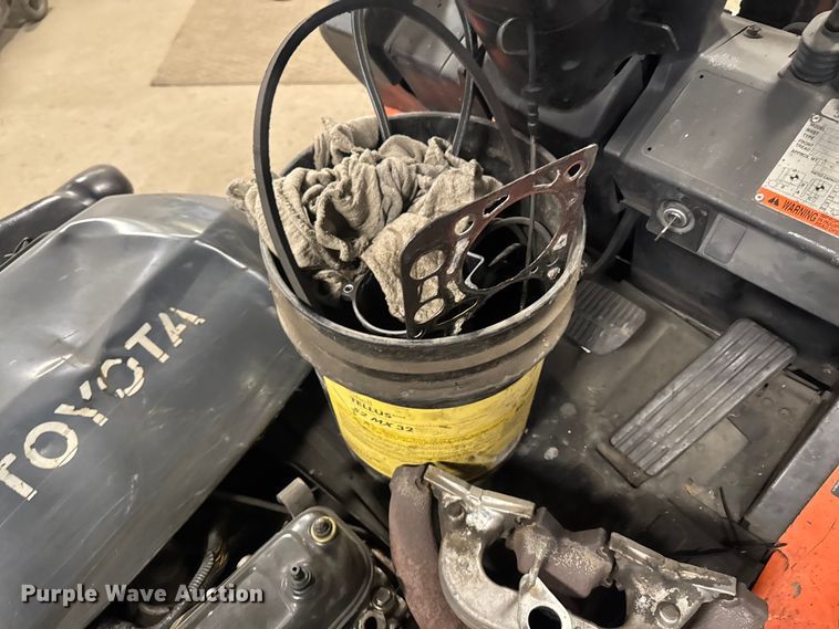 image for item EQ5019 (2) Toyota forklifts