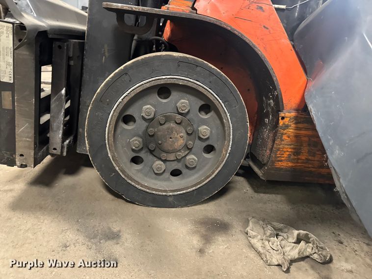 image for item EQ5019 (2) Toyota forklifts
