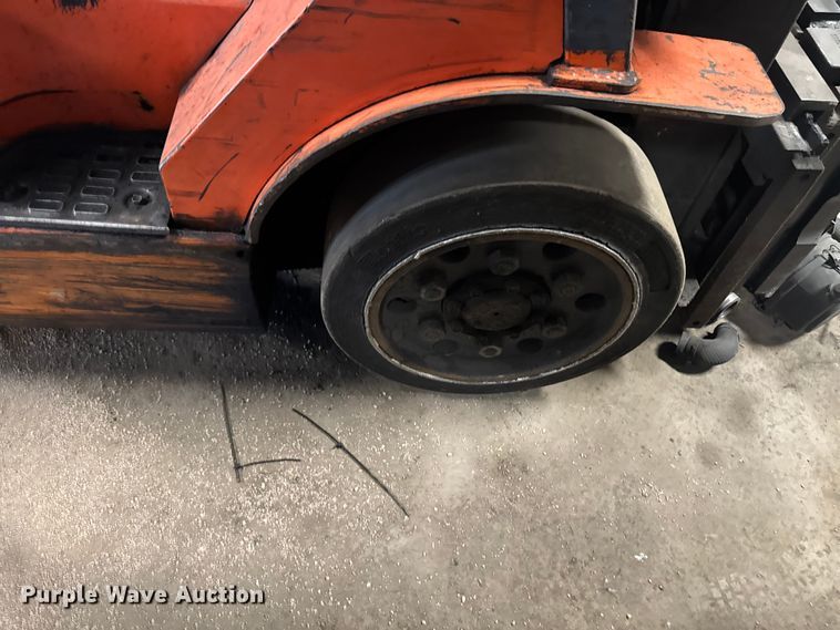 image for item EQ5019 (2) Toyota forklifts
