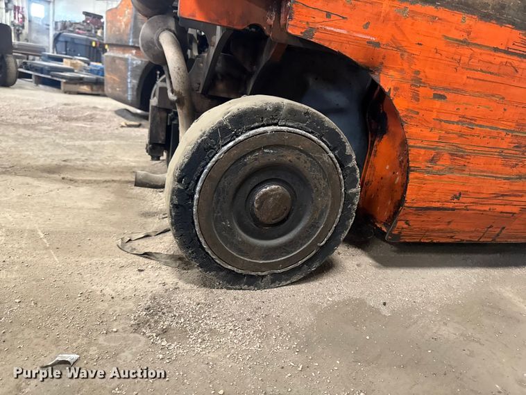 image for item EQ5019 (2) Toyota forklifts