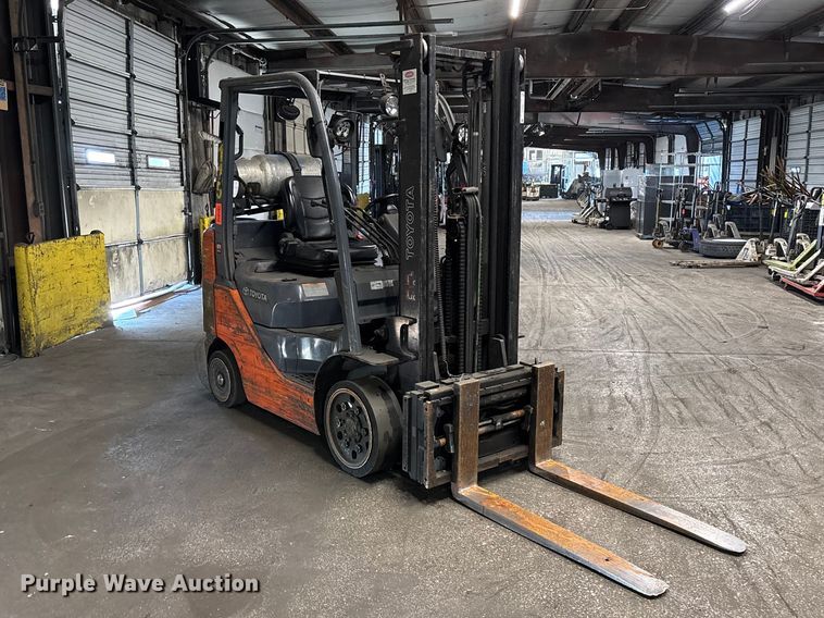 image for item FB5516 Toyota 8FGCU25 forklift