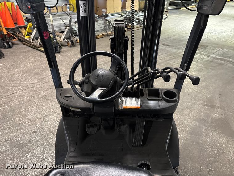 image for item FB5516 Toyota 8FGCU25 forklift