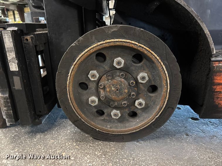 image for item FB5517 Toyota 8FGCU25 forklift