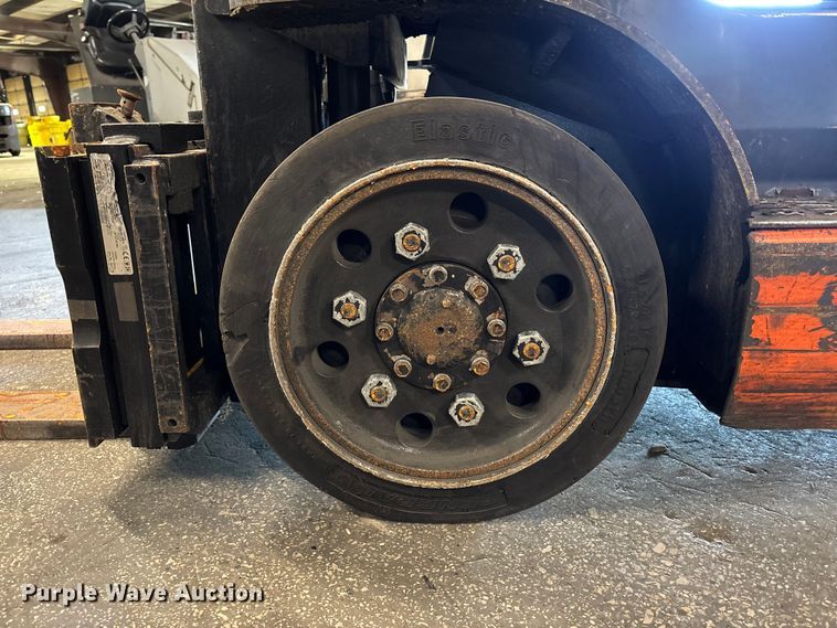 image for item FB5518 Toyota 8FGCU25 forklift