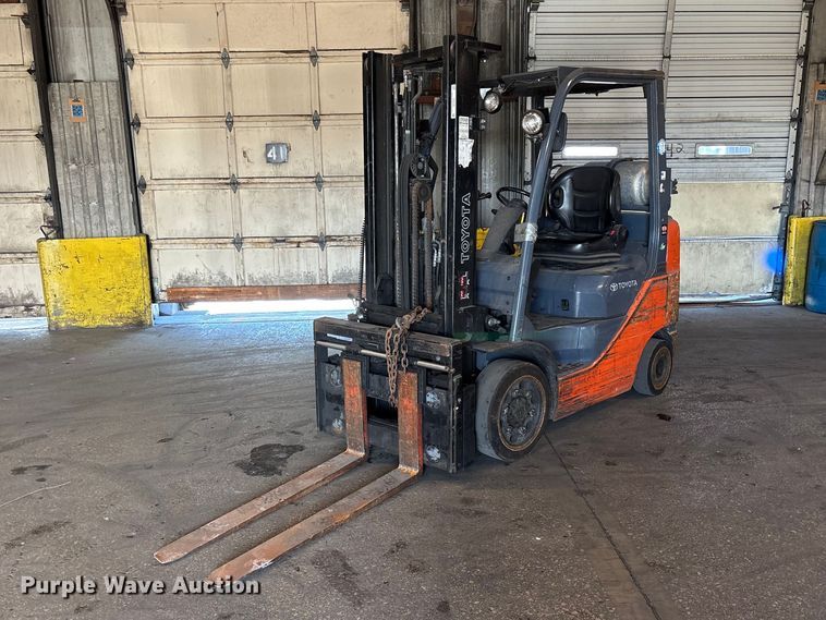 image for item FB5526 Toyota 8FGCU25 forklift