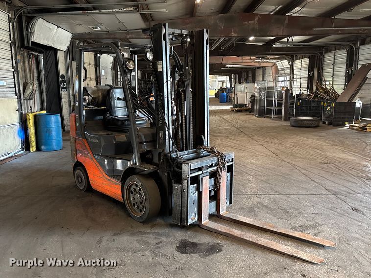 image for item FB5526 Toyota 8FGCU25 forklift