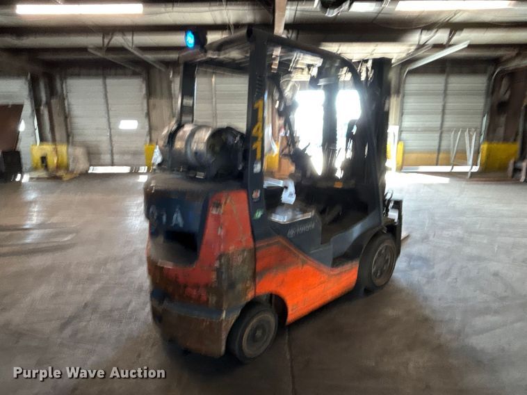 image for item FB5526 Toyota 8FGCU25 forklift