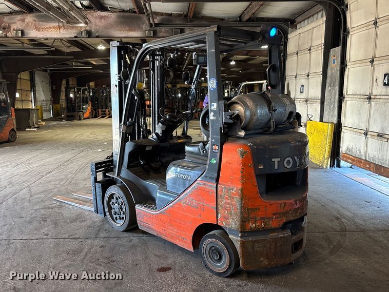image for item FB5526 Toyota 8FGCU25 forklift