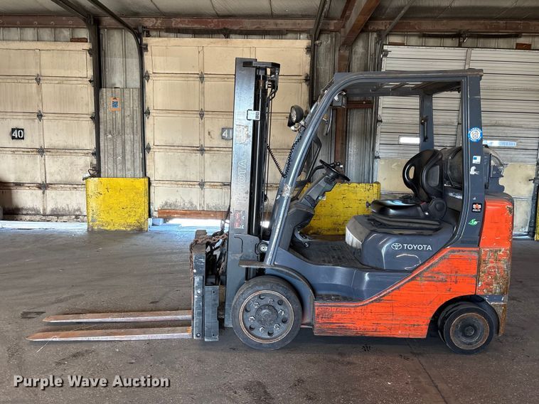 image for item FB5526 Toyota 8FGCU25 forklift