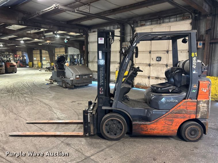 image for item FB5527 Toyota 8FGCU25 forklift