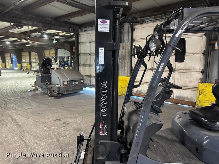 image for item FB5527 Toyota 8FGCU25 forklift