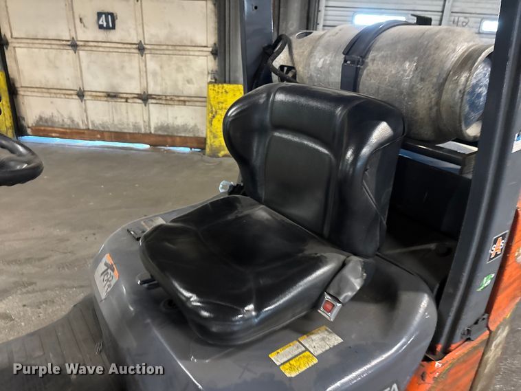 image for item FB5527 Toyota 8FGCU25 forklift