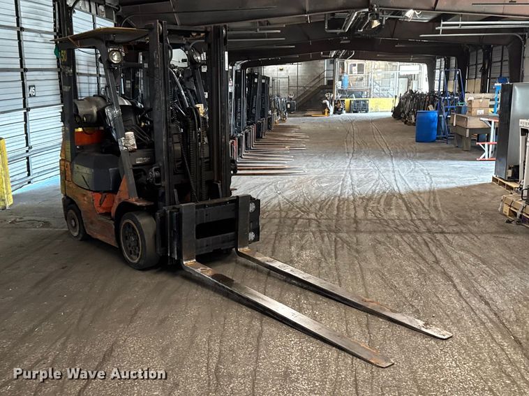 image for item FB5528 Toyota F7GCU25 forklift