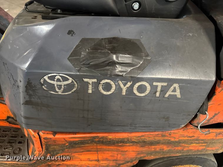 image for item FB5528 Toyota F7GCU25 forklift