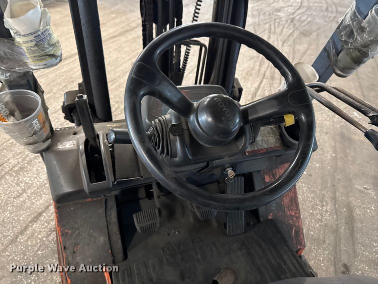 image for item FB5528 Toyota F7GCU25 forklift