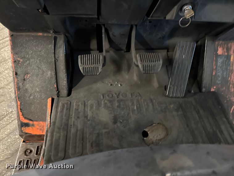 image for item FB5528 Toyota F7GCU25 forklift