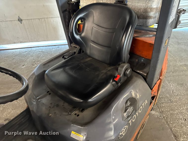 image for item FB5528 Toyota F7GCU25 forklift