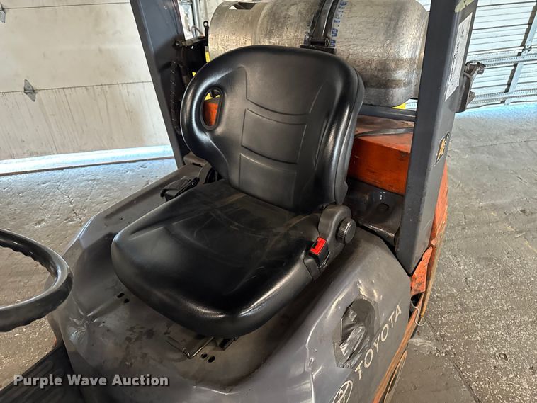 image for item FB5528 Toyota F7GCU25 forklift