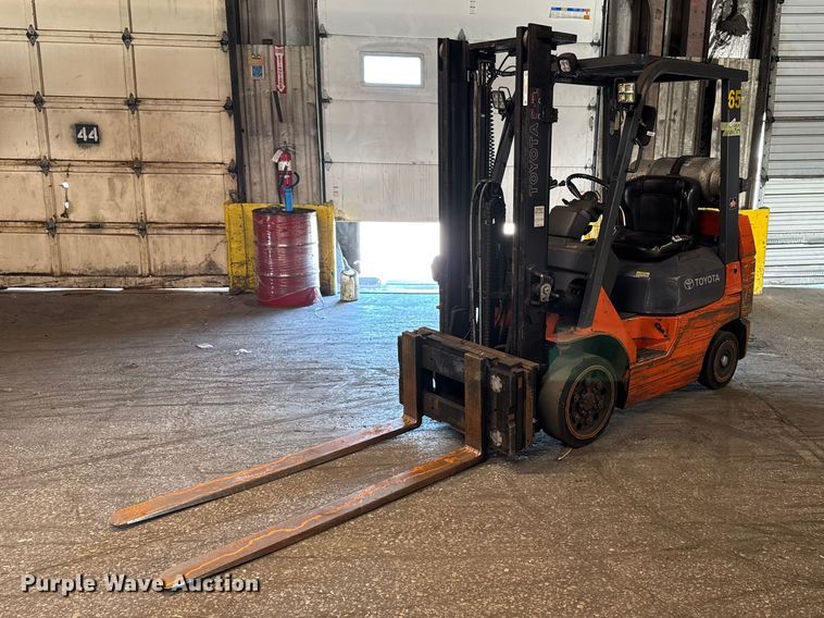 image for item FB5529 Toyota 7FGCU25 forklift