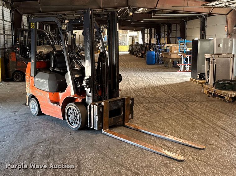 image for item FB5529 Toyota 7FGCU25 forklift