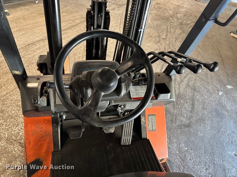 image for item FB5529 Toyota 7FGCU25 forklift