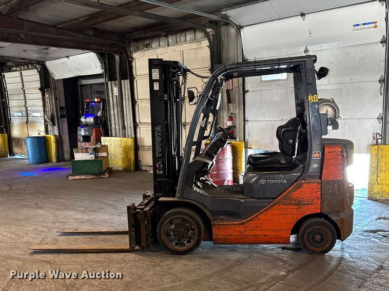 image for item FB5530 Toyota 8FGCU25 forklift