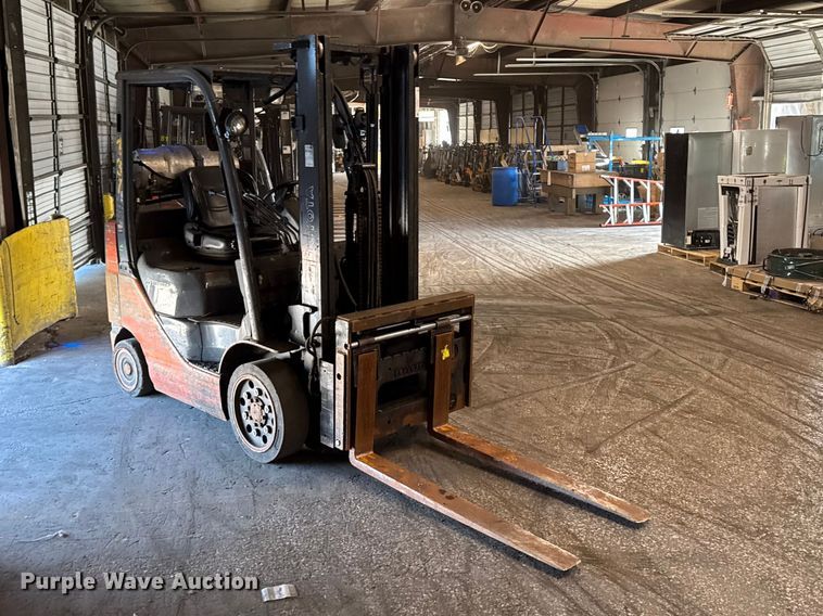 image for item FB5532 Toyota 8FGCU25 forklift