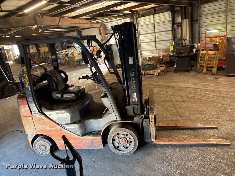 image for item FB5532 Toyota 8FGCU25 forklift