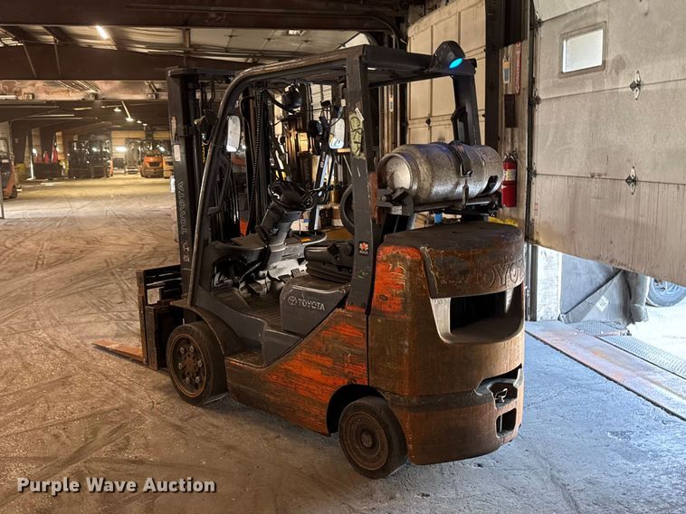 image for item FB5532 Toyota 8FGCU25 forklift
