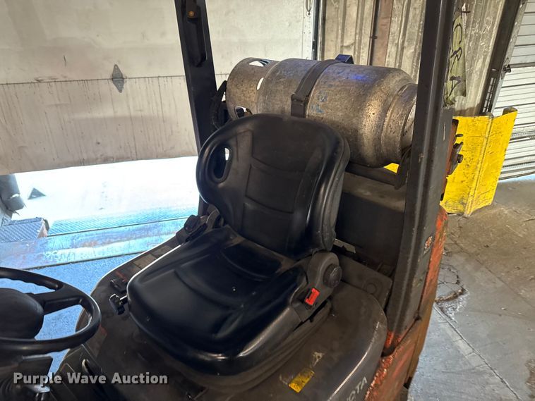 image for item FB5532 Toyota 8FGCU25 forklift