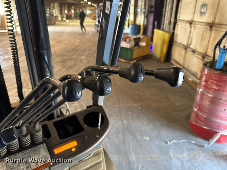 image for item FB5532 Toyota 8FGCU25 forklift