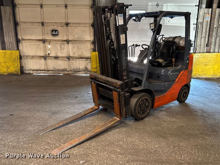 image for item FB5533 Toyota 8FGCU25 forklift