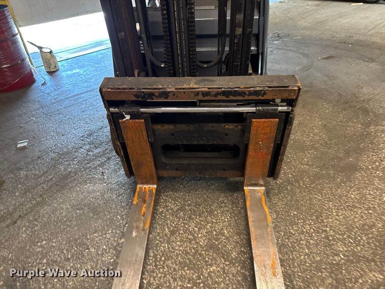 image for item FB5533 Toyota 8FGCU25 forklift