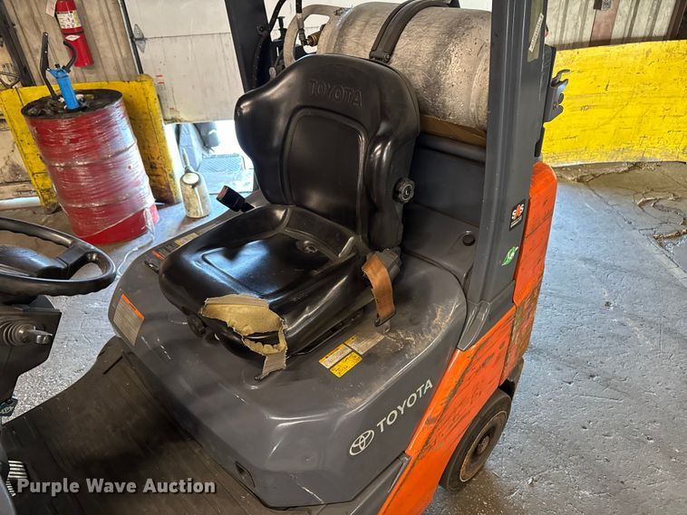 image for item FB5533 Toyota 8FGCU25 forklift