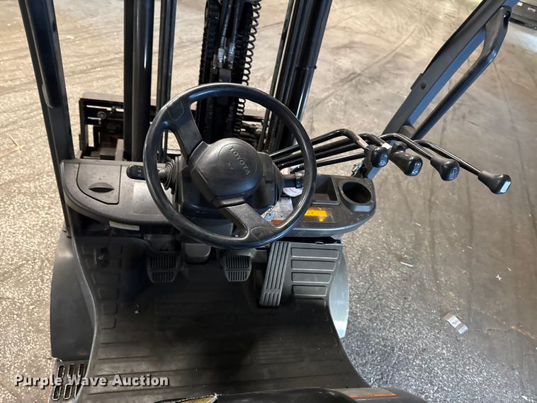 image for item FB5533 Toyota 8FGCU25 forklift