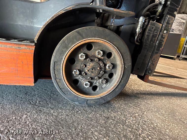 image for item FB5533 Toyota 8FGCU25 forklift