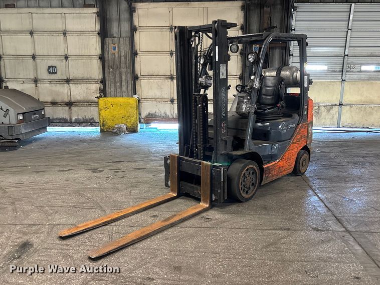 image for item FB5534 Toyota 8FGCU25 forklift