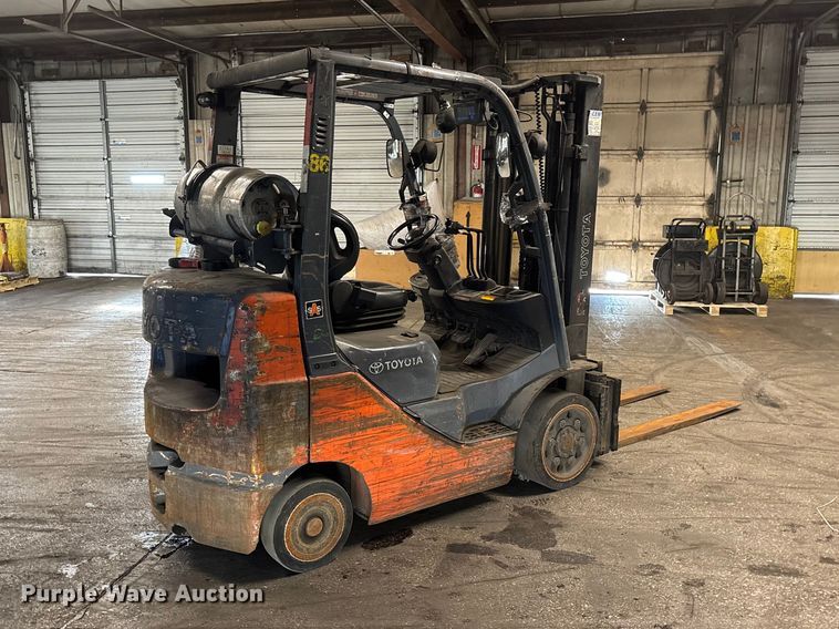 image for item FB5534 Toyota 8FGCU25 forklift
